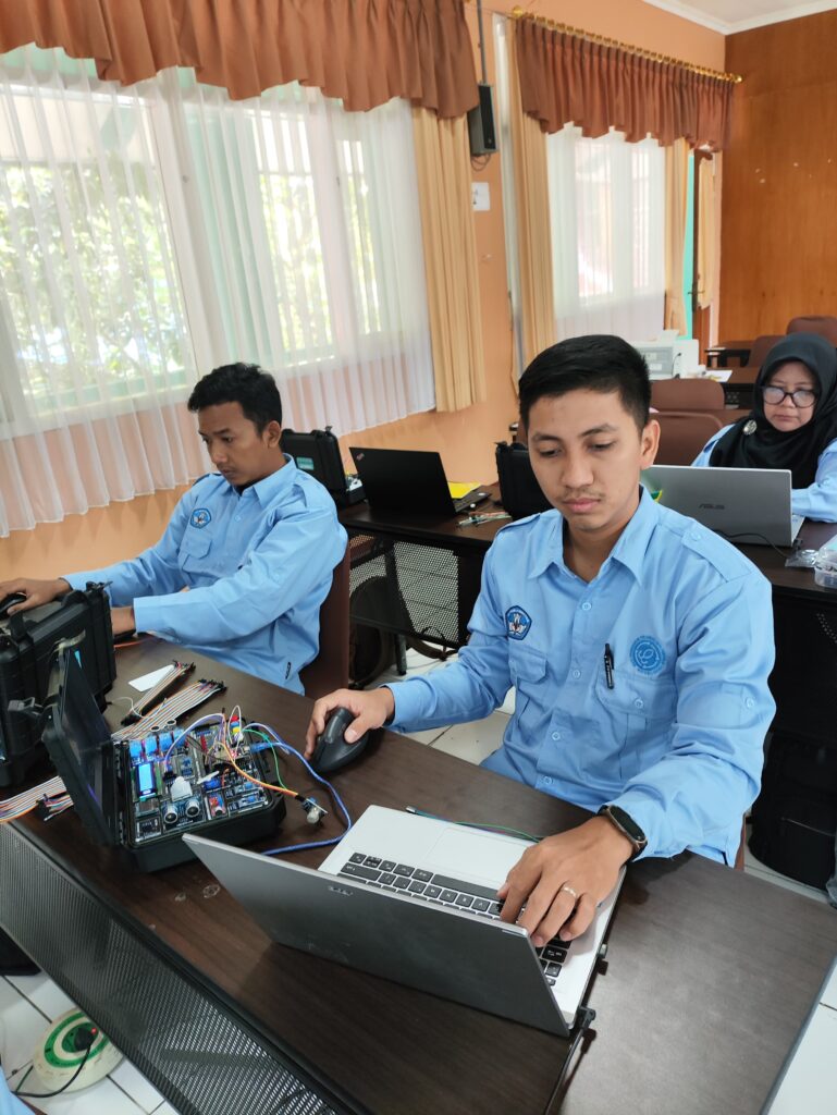 Guru TKJ SMK Texmaco Pemalang Ikuti Pelatihan IoT Tingkat Nasional