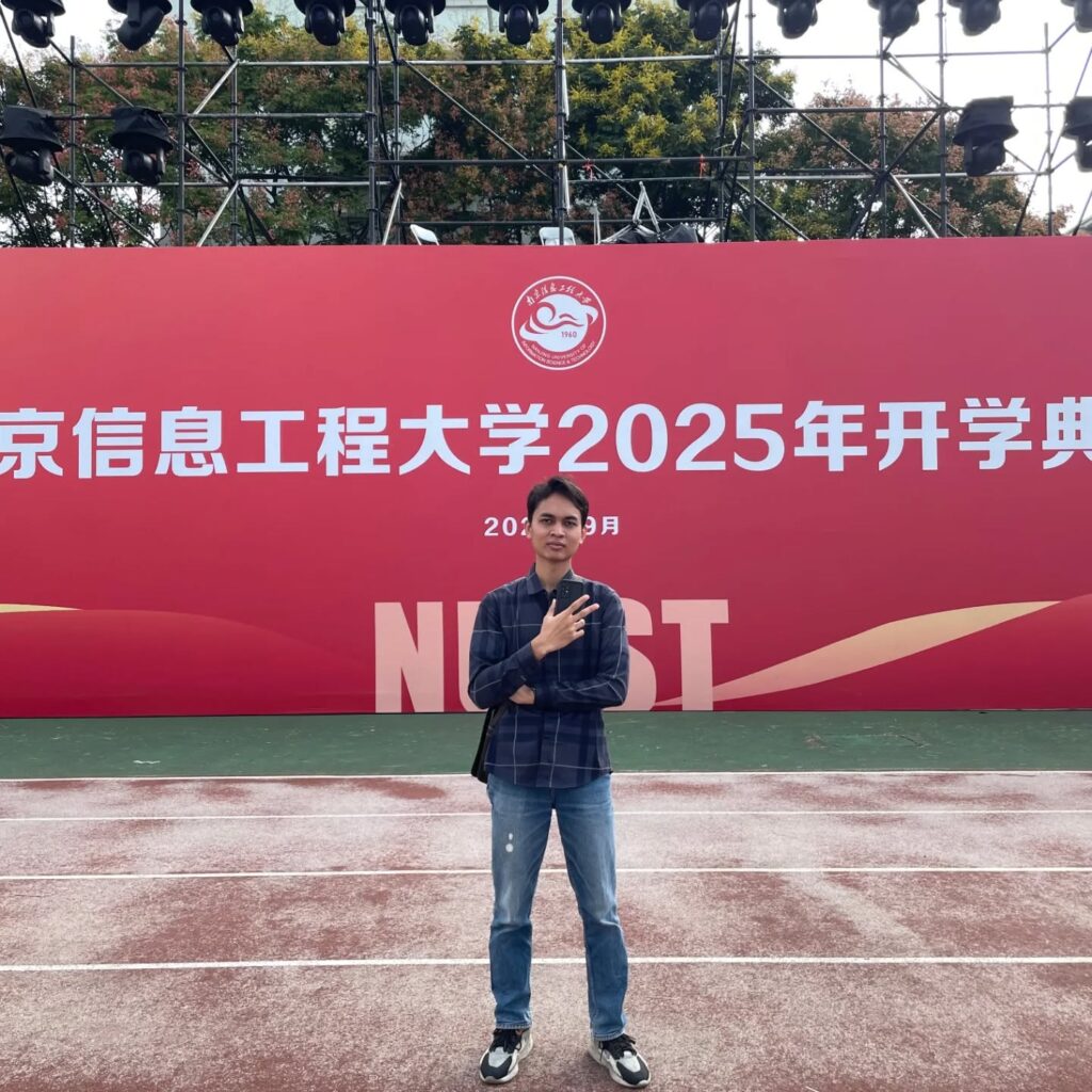 Bukan Tentang Pintar, Tapi Pantang Menyerah: Perjalanan Pendidikan Saya ke Tiongkok (Deyan Eka Tenggara)